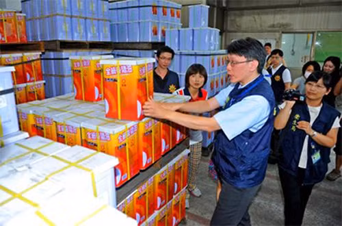 Thuc pham Trung Quoc doc hai bi phat hien gay rung dong 2014-Hinh-3