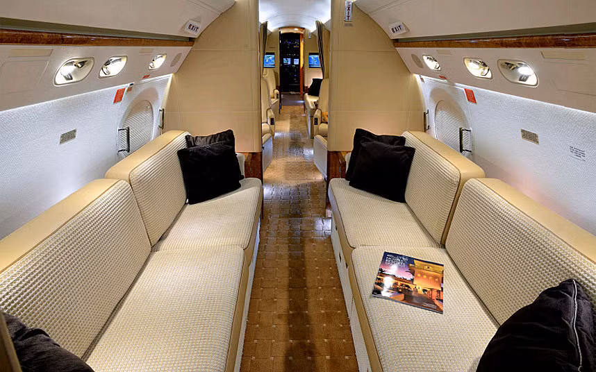 Không gian cabin trên máy bay rất rộng rãi và sang trọng.