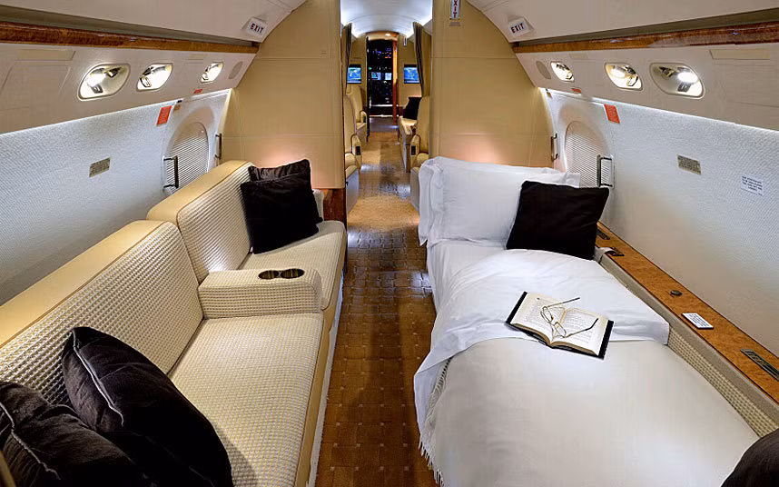 Hành khách có thể ngả ghế thành giường ngủ khi cần thiết.