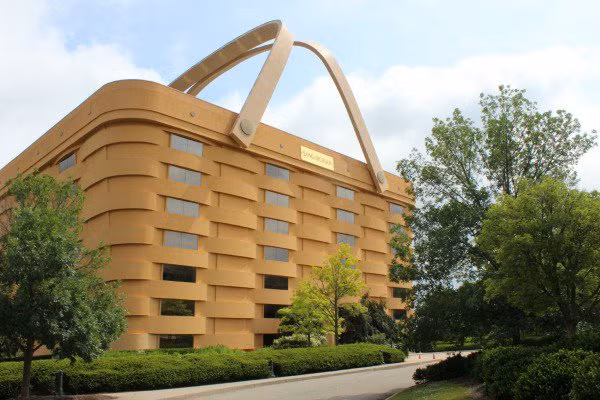 Công trình kiến trúc này là ý tưởng của chính người sáng lập công ty, Dave Longaberger, với mong muốn tất cả cửa hàng kinh doanh của mình đều mang hình dáng những chiếc giỏ.