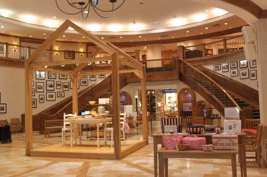 Công ty Longaberger có khoảng 45.000 tư vấn viên nhà cửa trên khắp các bang của nước Mỹ, những người trực tiếp bán sản phẩm của Longaberger tới khách hàng.