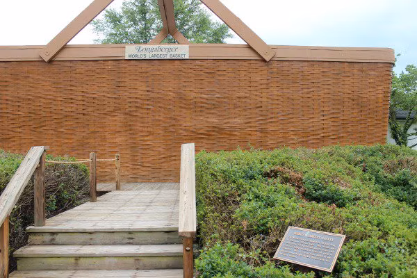  Tòa nhà “giỏ xách” ra đời vào năm 1997, trở thành một trong những tòa nhà độc đáo nhất thế giới.