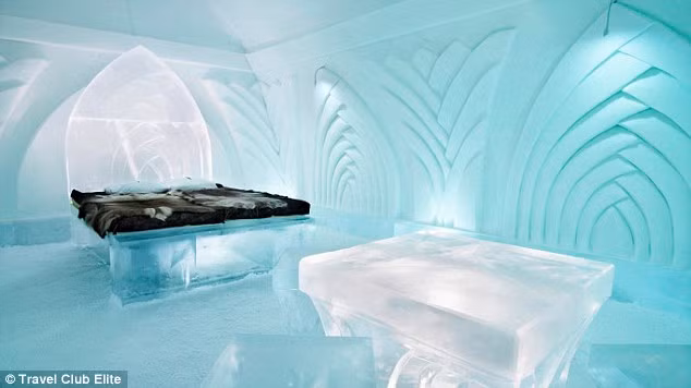 Chuyến đi cũng gồm một kỳ nghỉ hai đêm tại khách sạn bằng băng đá Ice Hotel ở Lapland (Thụy Điển). Khách sạn này được xây dựng lại mỗi năm. Sau khi đi chuyên cơ từ Anh đến Thụy Điển, hành khách sẽ được chở bằng xe trượt tuyết đến khách sạn băng đá.