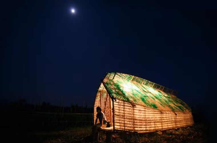 Ngôi nhà có thể dùng để ươm khoảng 10.000 cây giống cà chua mỗi mùa và cũng là một nơi cho nông dân nghỉ ngơi và thư giãn. Đồng thời, ngôi nhà cũng là một nơi để sinh viên có các hoạt động sau giờ học. Công trình này đang được tiếp tục nghiên cứu, phổ biến và nhân rộng để phục vụ nhu cầu thiết thực của cộng đồng.