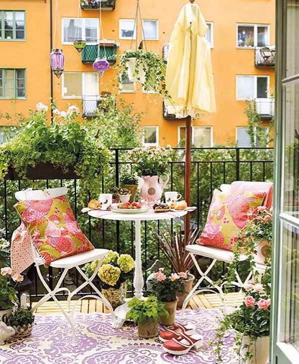Khu vườn mini ở ban công này giống như một thiên đường cổ tích.