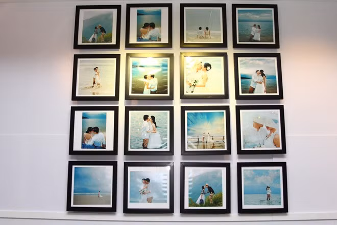 Sáng 27/11, Lam Trường chính thức đón người yêu 9X về dinh. Lễ thành hôn của cả hai diễn ra vào buối sáng tại tư gia. Buổi tối cùng ngày, anh và cô dâu Yến Phương có một buổi tiệc thân mật với gia đình hai bên, bạn bè và đồng nghiệp thân thiết tại nhà hàng do chính anh làm chủ ở quận 3, TP.HCM. Toàn bộ những tấm hình cưới được chụp trên biển tại Đà Nẵng đều được đóng khung, treo trên tường cần thận.