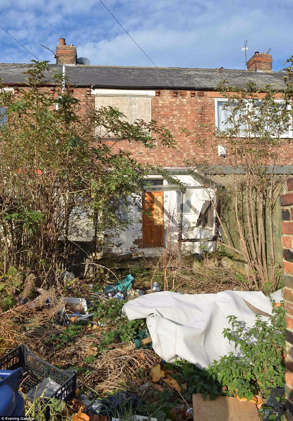 Tuy nhiên, theo đại lý rao bán bất động sản cũ nát này, nếu được tân trang lại thì ngôi nhà có thể tạo ra thu nhập hàng tháng từ 340-370 bảng Anh.