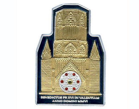 10. Đồng xu hình nhà thờ lớn Valencia: Đảo Cook chọn cách in đồng xu hình nhà thờ lớn Valencia (Tây Ban Nha) để kỷ niệm chuyến thăm của Đức giáo hoàng Benedict XVI đến đây vào năm 2006.