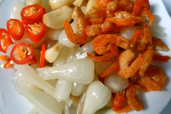 Thông thường cứ 10 kg tôm tươi là cho ra 1 kg tôm khô, giá hiện tại trên thị trường giao động từ 700.000 -1,3 triệu đồng/kg tùy loại.