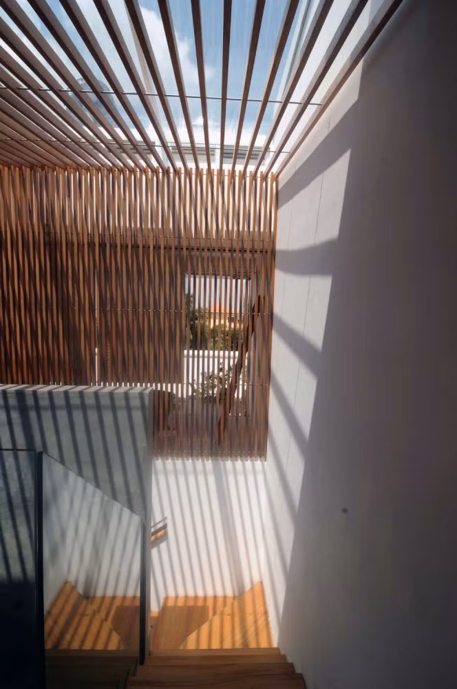 ...và các tấm gỗ thoáng.