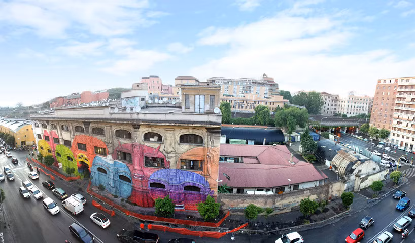 Nhờ tài năng thiên bẩm của nghệ sĩ, bề mặt của tòa nhà đã biến thành một bức tranh tuyệt đẹp, tái hiện 25 gương mặt độc đáo.