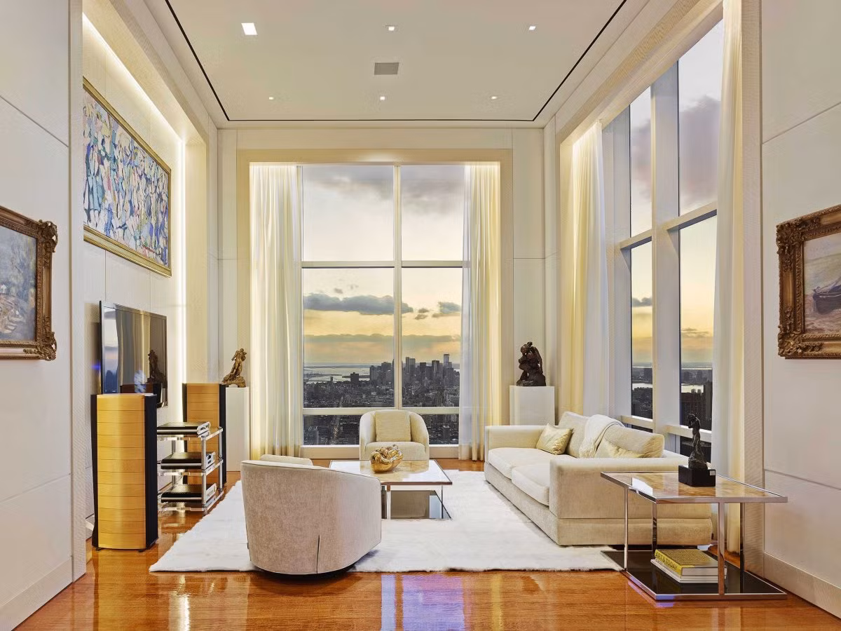 Các phòng trong căn hộ penthouse này đều có tầm nhìn tuyệt đẹp ra toàn thành phố New York.