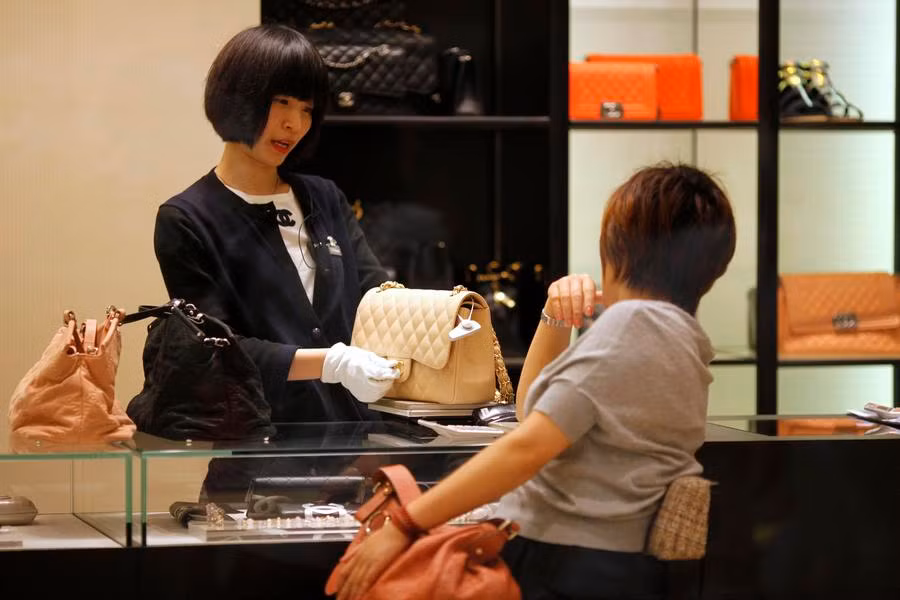 Chanel là thương hiệu hàng đầu mà phụ nữ giàu có ở Trung Quốc muốn sở hữu. 9,5 % số phụ nữ được hỏi đều muốn lựa chọn sản phẩm của hãng Chanel.