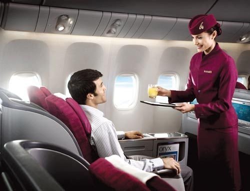 9. Chuyến bay từ Los Angeles tới Melbourne với hãng hàng không Úc Qantas có giá vé là 14.974 USD. Đối với hành khách khoang hạng nhất, hãng Qantas cung cấp sự sang trọng bắt đầu từ sân bay. Theo đó, các hành khách được tiếp đón tại phòng chờ cao cấp International Business Lounge với ghế da sang trọng và một lò sưởi ấm áp. Khi lên máy bay, hành khách được nghỉ ngơi trên giường nệm bọc da cừu, sang trọng với hệ thống giải trí màn hình cảm ứng khổng lồ và một thực đơn đồ ăn, thức uống phong phú.