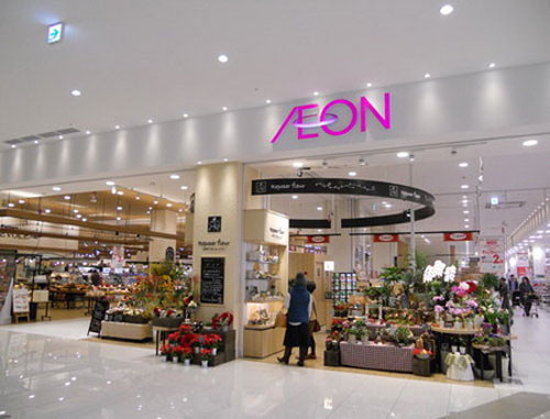 Tập đoàn Aeon đã đầu tư vào dự án tại Hà Nội có tên là Khu phức hợp trung tâm thương mại, dịch vụ cộng đồng và triển lãm Aeon Mall Him Lam. Dự án được khởi công tại khu vực Sài Đồng, quận Long Biên, Hà Nội trong tháng 4/2014. Quy mô dự án khoảng 10 ha thuộc Khu công viên công nghệ thông tin Hà Nội nằm trong khu công nghiệp Sài Đồng B do Công ty Cổ phần Him Lam làm chủ đầu tư. Dự án có tổng diện tích sàn xây dựng khoảng 1,1 triệu m2 bao gồm nhiều hạng mục như: Trung tâm thương mại, khách sạn, nhà hàng, khu vui chơi, văn phòng làm việc, khu thể thao…