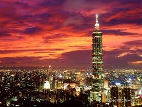 Tọa lạc tại Đài Bắc, Đài Loan, cao ốc Taipei (cao 409 m) tiêu tốn 1,8 tỷ USD để hoàn thành. Khánh thành vào năm 2004, cao ốc Taipei 101 từng được vinh danh là một trong 7 kỳ quan thế giới mới bởi tờ Newsweek và là tòa nhà cao nhất thế giới cho tới năm 2007, trước khi Burj Khalifa hoàn thành và phá kỷ lục. Tháp Taipei 101 là nơi đặt các trung tâm tài chính lớn của Đài Loan như Taipei Stock Exchange.