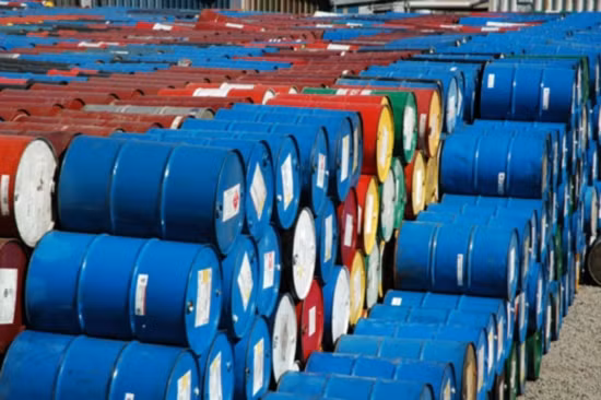 8. Tổng lượng dầu được tiêu thụ hàng ngày trên khắp thế giới là 84.249.000 thùng/ngày.