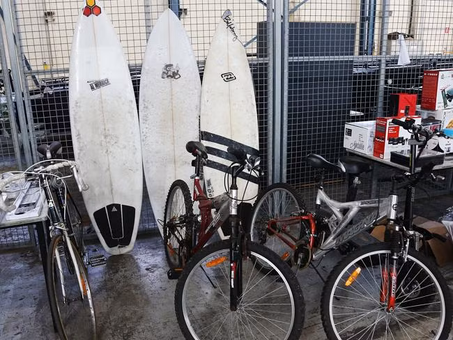 Các đồ vật thất lạc ở sân bay Sydney.