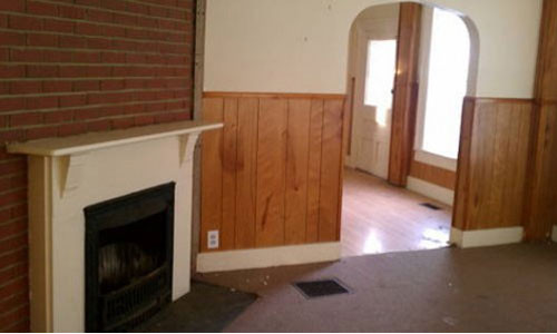 3. Ngôi nhà 175 m2 ở Crawfordsville, bang Indian (Mỹ) được rao bán giá 1 USD (khoảng 22.000 đồng). Ngôi nhà hai tầng 3 phòng ngủ, 2 nhà tắm này được xây từ năm 1990, hiện trong tình trạng khá cũ nát.