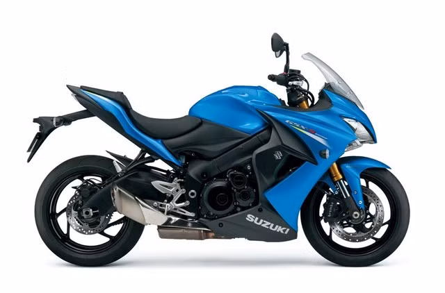 Cùng với đó là phiên bản với yếm gió đầy đủ mang tên GSX-S1000F.