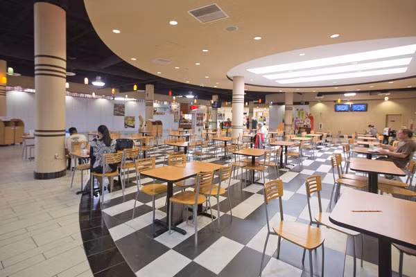 Vallco Park bắt đầu hoạt động từ tháng 9/1976 và hiện diện tích của toàn bộ khu này đã lên tới 54.000 m2.