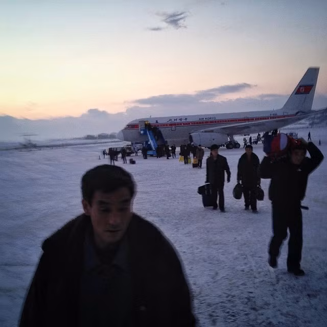 Vào mùa đông, sân bay Sunan phủ tuyết trắng.