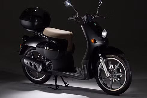 Với tốc độ vận hành duy trì 40 km/h, Pepe 50 4T tiêu thụ 2 lít xăng cho quãng đường 100 km. Ngoài ra, hệ thống ECU thông minh của xe còn có khả năng giới hạn tốc độ tối đa. Đặc biệt, Benelli Pepe 50 4T có thể thỏa mãn nhu cầu ngày càng cao của người sử dụng xe máy không cần bằng lái tại Việt Nam.