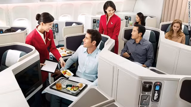 3. Cathay Pacific (Hong Kong) đứng thứ 3 trong danh sách hãng hàng không tốt nhất với dịch vụ khoang hạng nhất tốt nhất trên máy bay.