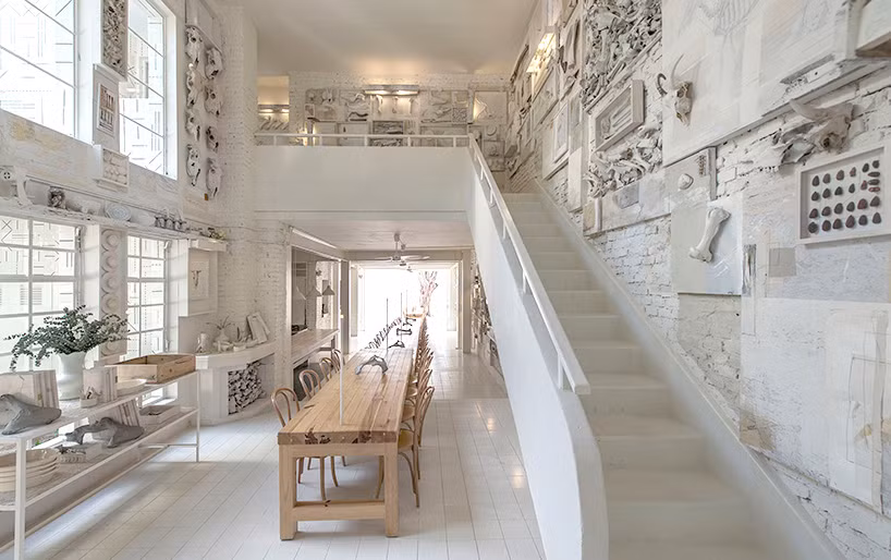 Công trình độc đáo này nằm tại Lafayette, Guadalajara, Jalisco, ở Mexico, được chuyển đổi công năng từ một toà nhà cổ xây dựng những năm 1940.