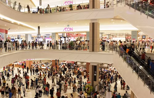 Trước đó, hồi tháng 1/2014, Aeon Nhật Bản cũng khai trương trung tâm mua sắm đầu tiên tại Việt Nam (Aeon Tân Phú Celadon) tại quận Tân Phú, TP HCM. Dự án Trung tâm mua sắm AEON - Tân Phú Celadon đã được Tập đoàn Aeon Mall công bố từ tháng 3/2012 với mức đầu tư 109 triệu USD.