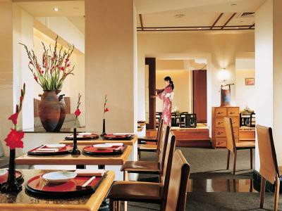 Khách cũng có thể thưởng thức các món sushi tại nhà hàng Shiki-Tei.