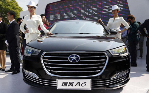 Ngoài kiểu dáng từ đèn pha cho đến lưới tản nhiệt, chiếc JAC A6 sở hữu cả tên xe cũng giống chiếc A6 của hãng xe Audi.