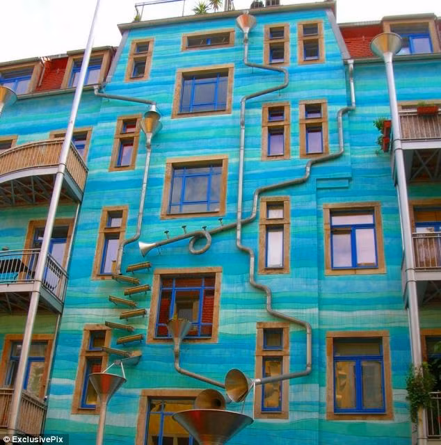 Ngôi nhà độc đáo đó nằm ở Neustadt Kunsthofpassage - một khu vực trong dự án nghệ thuật có tên là Courtyard of Elements tại Dresden, Đức.