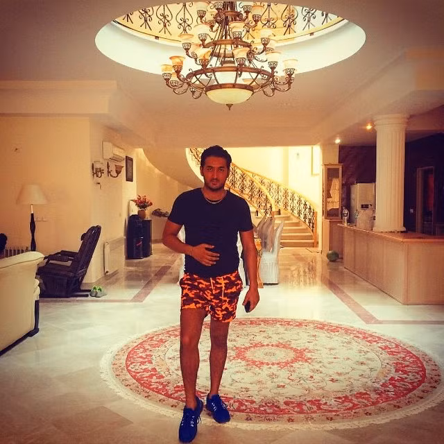 Những chàng trai, cô gái trẻ tuổi nhưng đã sở hữu nhà lầu, xe hơi.