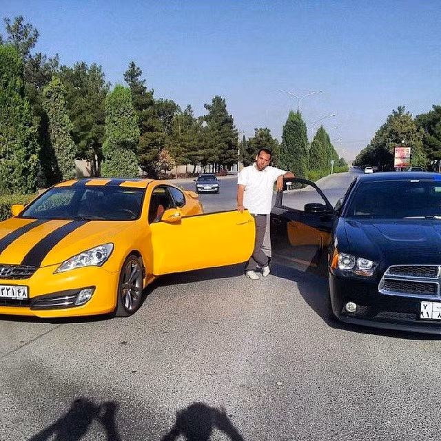 "Đại gia" này sở hữu 2 chiếc siêu xe.