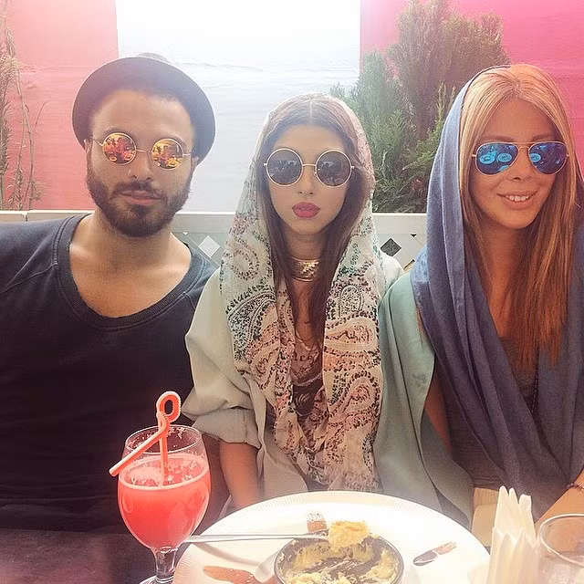 Những hình ảnh đầu tiên được đăng tải cách đây 3 tuần và trong thời gian chưa đầy 1 tháng, tài khoản Rich Kids of Tehran đã thu hút được gần 40.000 người lượt người theo dõi.