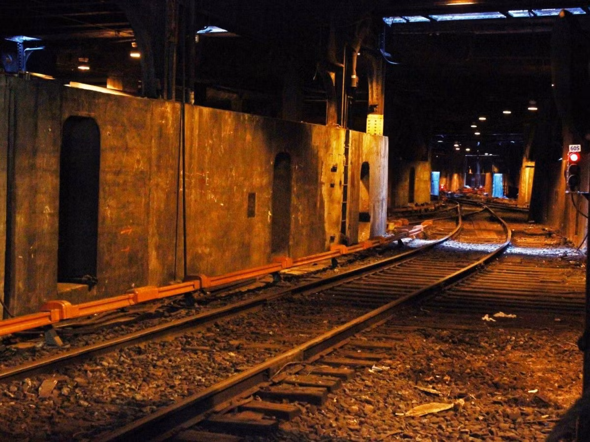 Có một đường hầm xe lửa bí mật mà Tổng thống Franklin Delano Roosevelt từng sử dụng để di chuyển vào khách sạn.