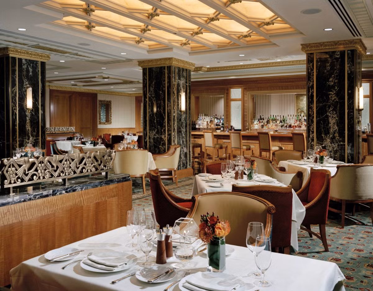 Peacock Alley là một nhà hàng nằm ngay bên trong sảnh khách sạn.