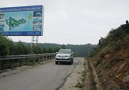 Đường vào dự án World Shine - Huế trên Hải Vân. Ảnh: Pháp luật.