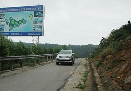 Đường vào dự án World Shine - Huế trên Hải Vân. Ảnh: Pháp luật.
