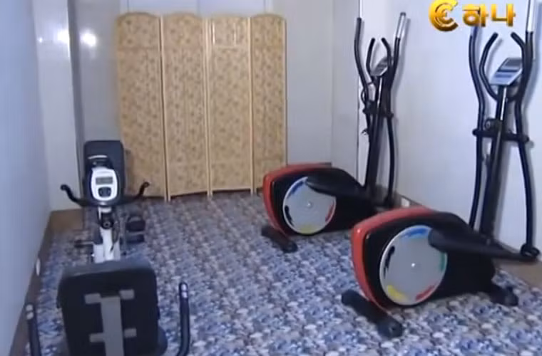 Phòng gym với các thiết bị hiện đại.