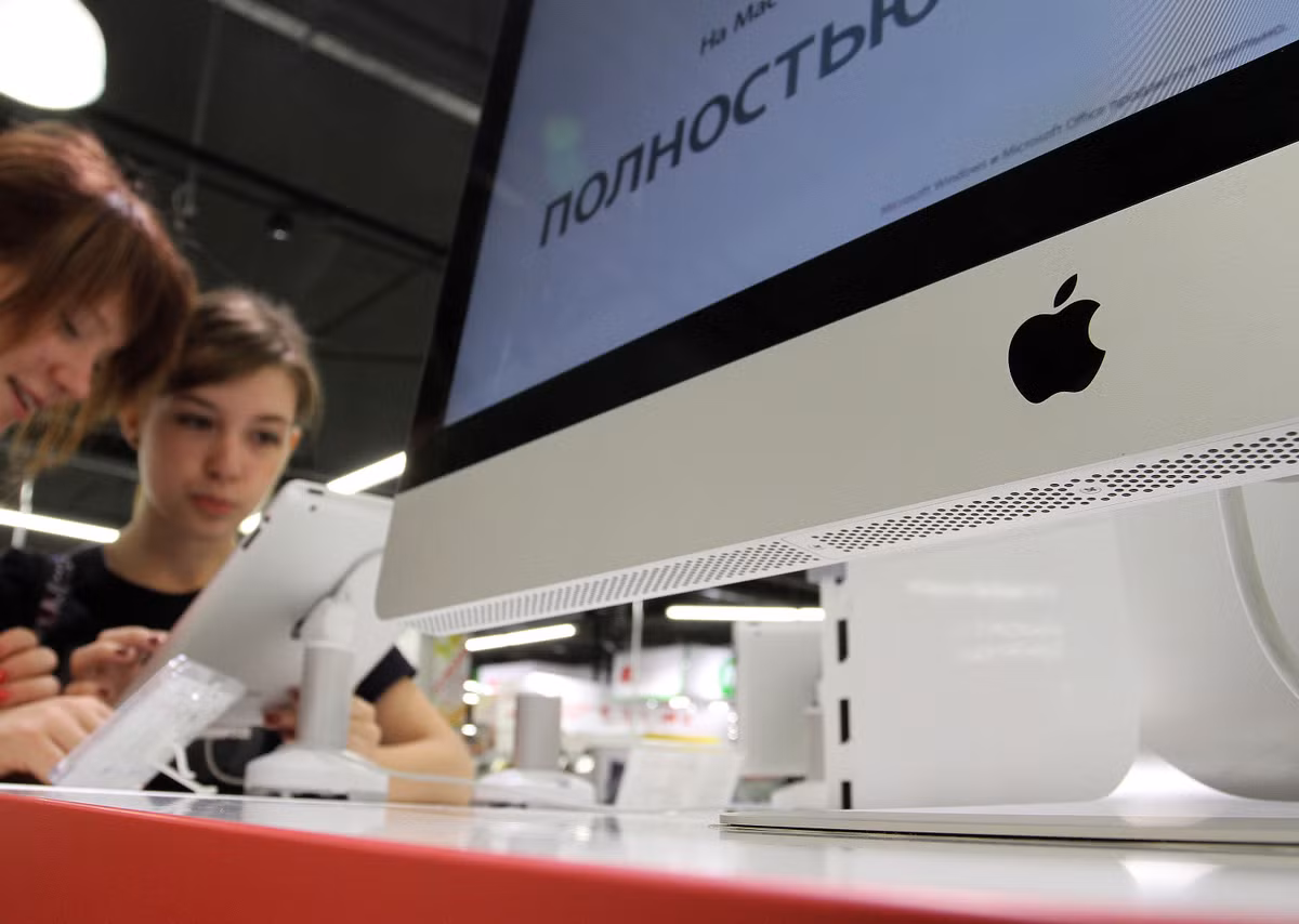 Mới đây, hãng Apple đã phải tạm dừng dịch vụ bán hàng trực tuyến tại Nga trước những biến động quá lớn của đồng tiền này.