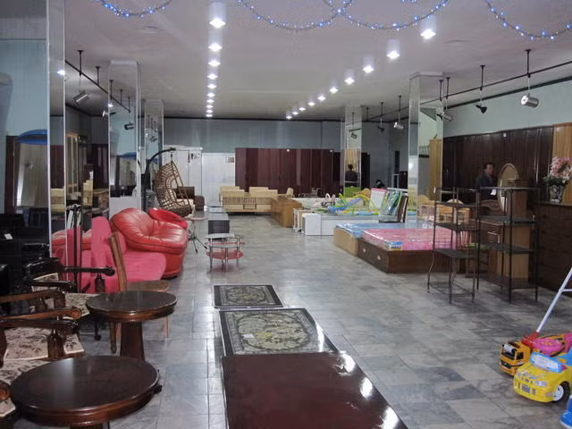 Khu vực bày các đồ nội thất tiện nghi.