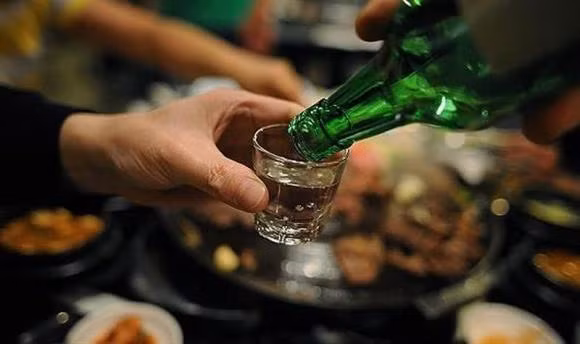 Cach uong ruou khong huy hoai suc khoe, nguoi tre nhat dinh nen doc