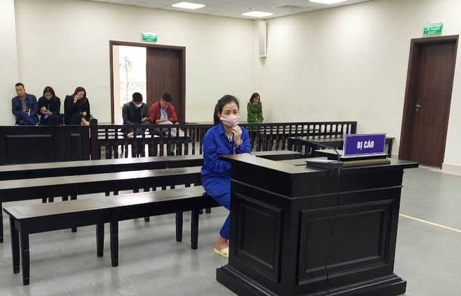 Nu dai ta an ninh rom lua hang ti dong cua ca si, luat su, bac si