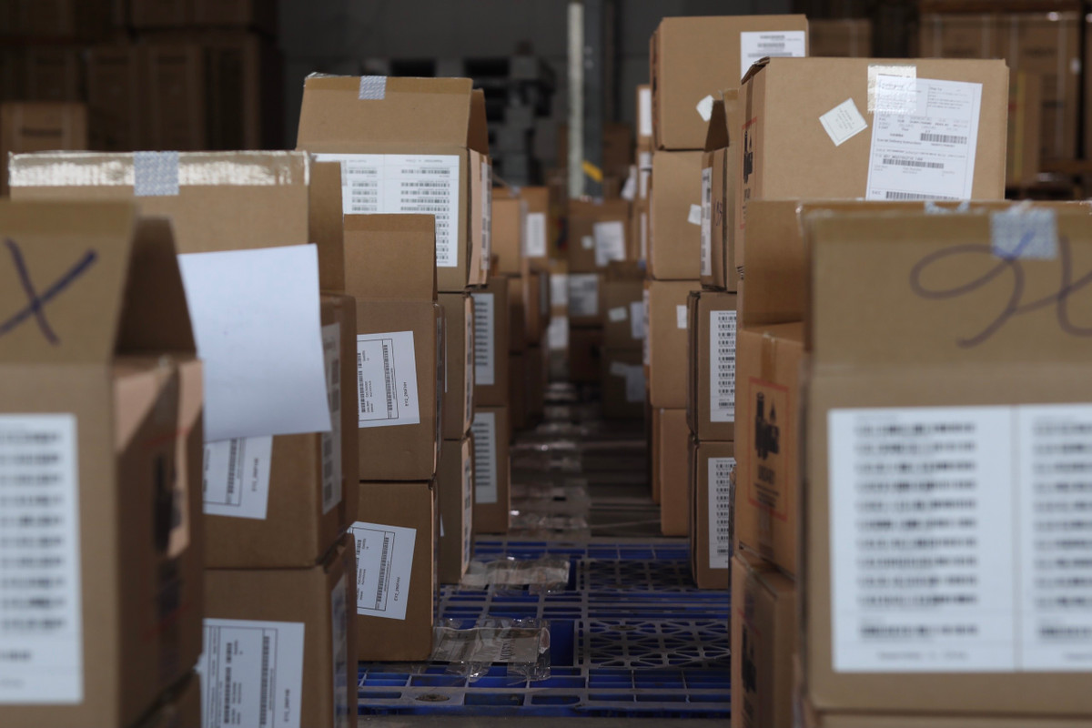 Dai ly di dong Viet Nam mac bay iPhone 14-Hinh-4