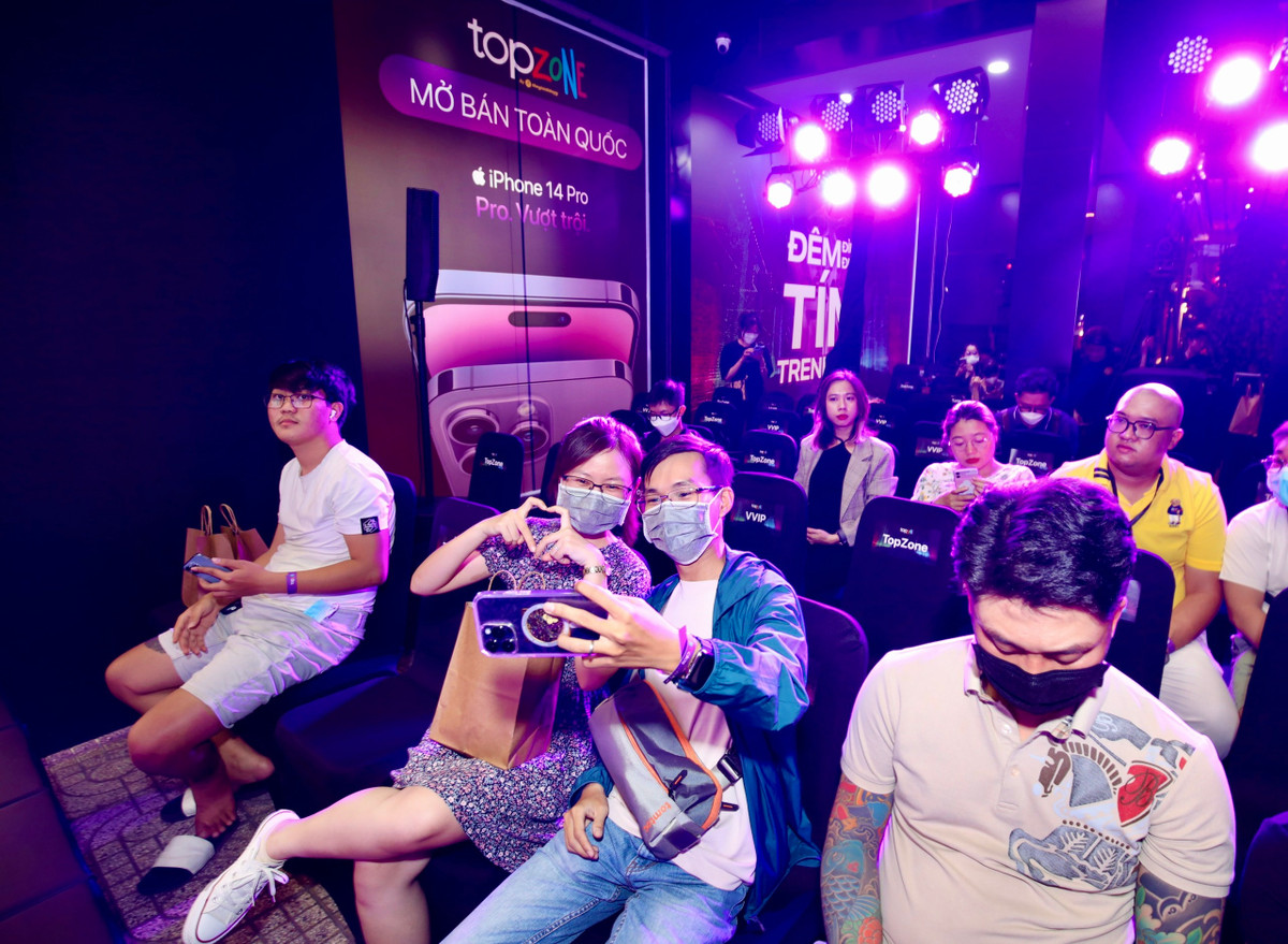 Dai ly di dong Viet Nam mac bay iPhone 14-Hinh-3