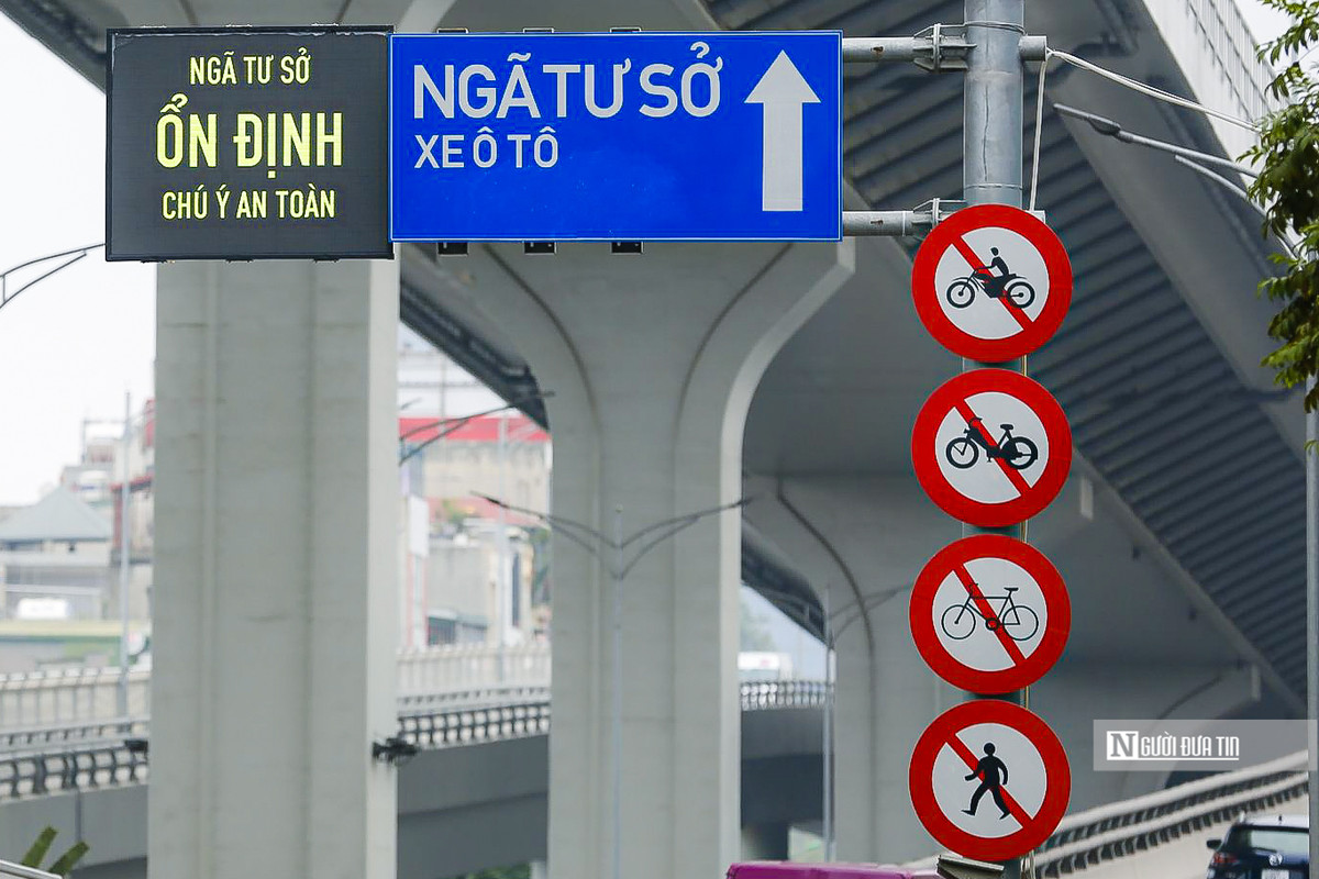 Việc lắp đặt hệ thống loa cảnh báo với lượng âm thanh phù hợp, kích thước biển thông báo cần thiết kế to hơn, thông tin rõ ràng và thời gian cảnh báo kéo dài hơn nữa.