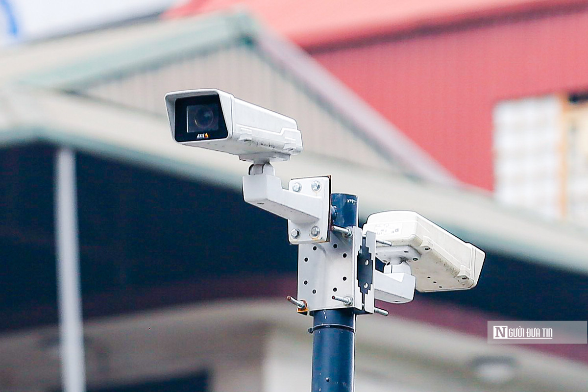 Theo Ban Duy tu các công trình giao thông Hà Nội, hệ thống biển báo thông minh này sử dụng ứng dụng nền tảng trí tuệ nhân tạo (AI) phân tích, xử lý hình ảnh bằng camera.