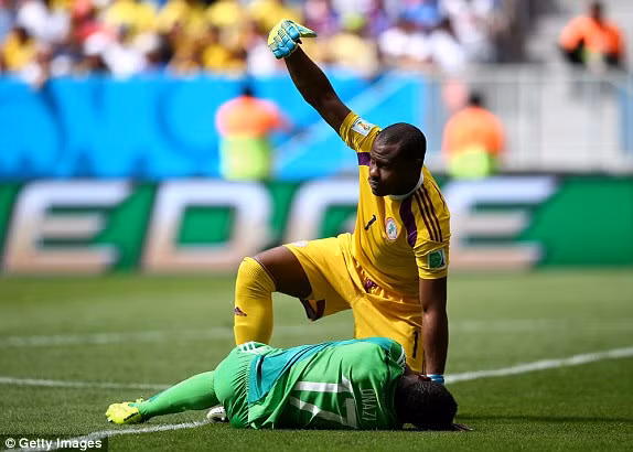 Thủ môn Enyeama là người chơi rất tốt bên phía Nigeria trong hiệp một khi cản phá khá nhiều cú sút nguy hiểm của các cầu thủ Pháp.
